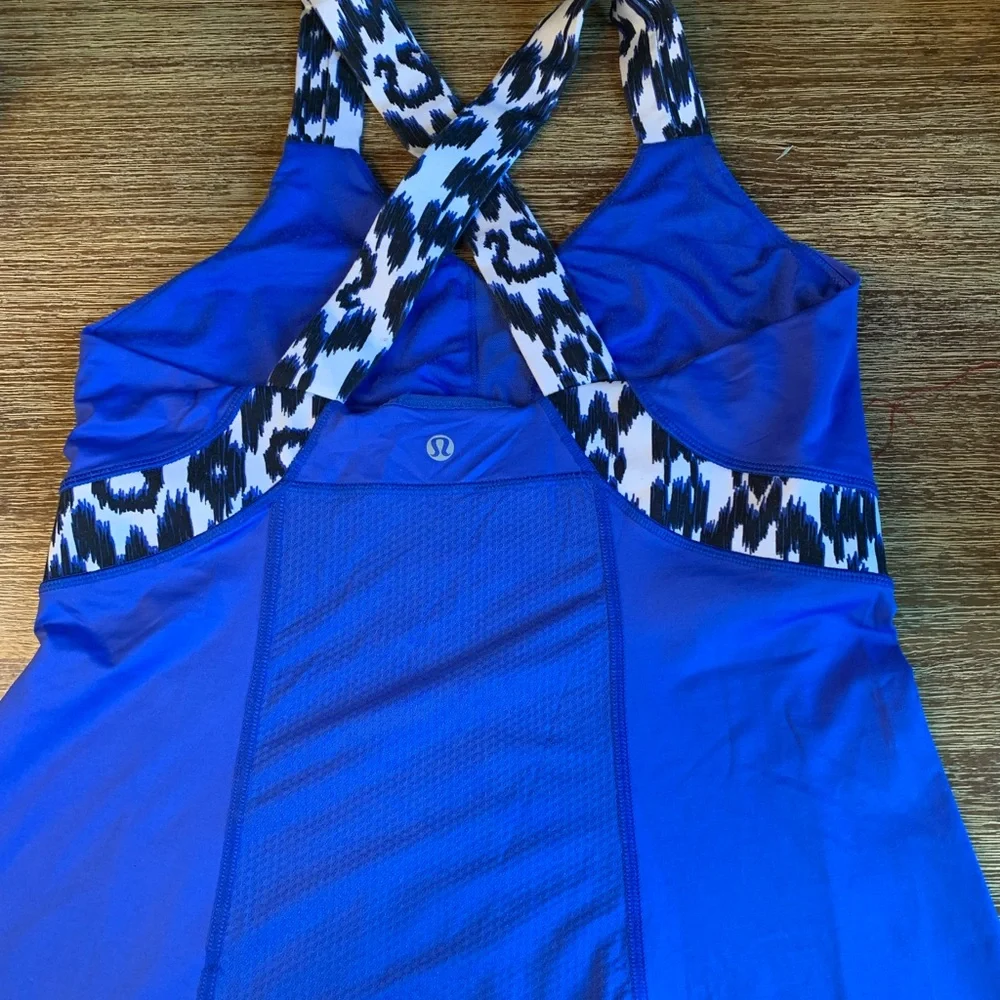 Lululemon cross back workout tank. Size 10. Blue black white. - Picture 8 of 9